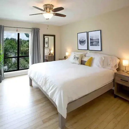 Stroll To Siesta Beach From Serene Condo +